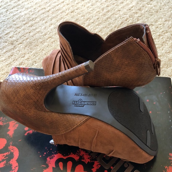 Boots- Women’s FERGALICIOUS Errand Tan - Picture 3 of 5